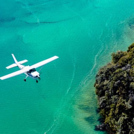 a airplane that is flying in the sky