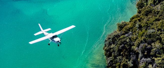 a airplane that is flying in the sky